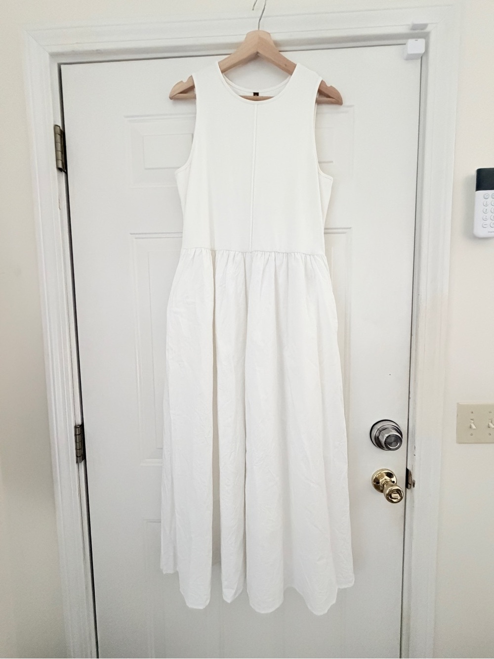 Sleeveless White Maxi Dress - Timeless Summer Style. Sz L‎